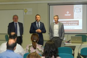 Delegados de Empleo y Fremap junto al ponente.