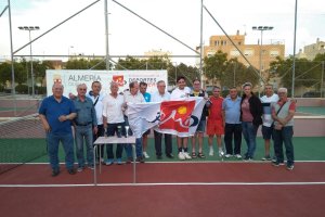 Foto de familia en las pistas de Los Molinos.