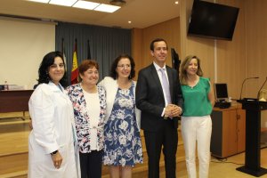 Macarena Marín con la gerente del SAS, los delegados del Gobierno e Igualdad y la anterior gerente del Área, Eva Jiménez.