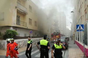 Bomberos, Policía Local y 061, en el lugar de los hechos tras la explosión.