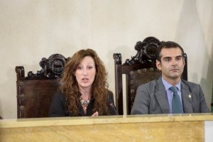 María del Mar Vázquez, concejal de Economía y Contratación, junto al alcalde Ramón Fernández-Pacheco.