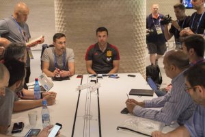 Marchena con la prensa hablando de De Gea.