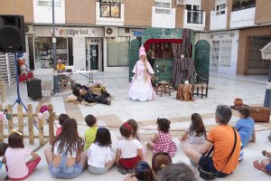 Uno de los talleres en la Noche en Blanco de Adra.