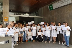 Personal del CARE Nicolás Salmerón en una protesta contra las agresiones el pasado 11 de mayo.