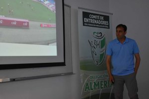 Fran Fernández durante su ponencia.