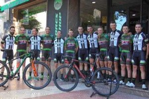 El equipo ciclista al completo.