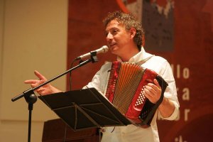 Juan Carlos Mestre leerá hoy a las 19.30 horas una selección de sus mejores textos.