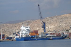 El portacontenedores de Maersk en el puerto de Almería