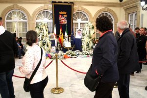 Capilla ardiente de Gabriel Cruz Ramírez en el patio de luces de la Diputación de Almería, por donde pasaron miles de ciudadanos