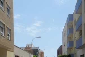 Trabajadora del SAT durante la manifestación en El Ejido.