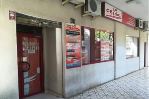 La Academia Ceiba está situada en la Avenida del Mediterráneo frente a Carrefour