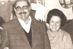 Amando Roca junto a su mujer Lola Sarri en sus años en Almería.