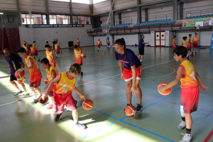 La profesora dando clase.