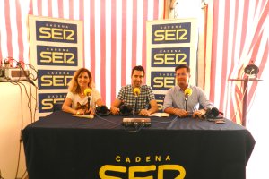 El alcalde de El Ejido y la concejala de Cultura durante el programa especial de \'Hoy por hoy Poniente\'.