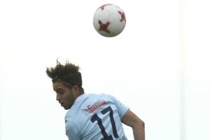 Paquito en un partido con la camiseta celeste.
