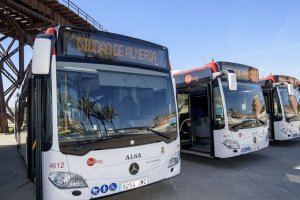 Imagen de archivo de autobuses urbanos.