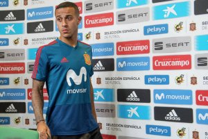 El jugador pide cariño a la prensa.