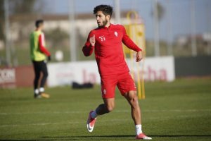 Adri Montoro entrenando con el Sporting.