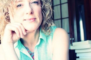 La escritora Mar de los Ríos inicia mañana una serie de cuentos de verano.