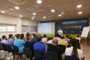 Juan José Hueso, investigador de Las Palmerillas, inauguró la jornada sobre \'Xylella fastidiosa\'.