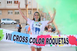 La ganadora llegando a meta.