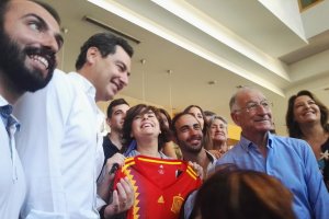 Juanma Moreno, Soraya Sáenz y Gabriel Amat, esta mañana en Almería.