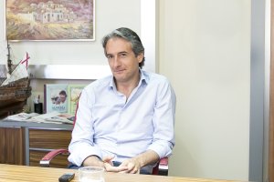 Iñigo de la Serna fotografiado esta semana en La Voz de Almería durante su visita para apoyar la candidatura de Sáenz de Santamaría.