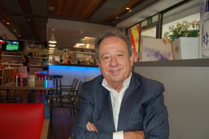 Enrique  cree que “Almería capital tendría que mirarse en el espejo de la provincia”.