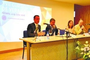 Presentación de uno de los cursos de verano con el alcalde de Purchena (primero por la izquierda).