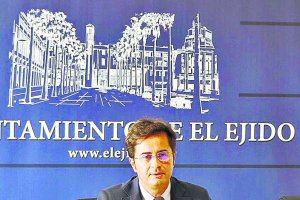 El alcalde de ejidense recuerda que el Consistorio siempre ha trabajado de manera conjunta con la UAL.