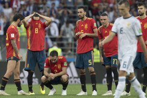 Los jugadores de España desolados.