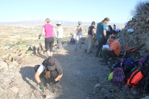 Excavación ayer por la mañana en el cerro de Mojácar la Vieja.