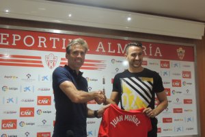 Miguel Corona en la presentación de Juan Muñoz.