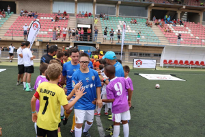 El quipo de Asalsido saltando al campo