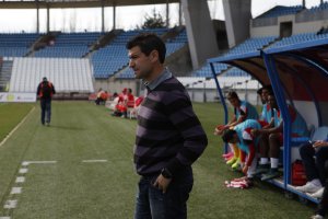 Fernando Estévez en el banquillo del filial.