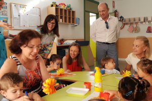 Visita de la delegada de Educación a la escuela de infantil \'La Esmeralda\'.