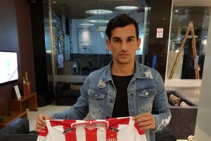 Tino Costa con su nueva camiseta.