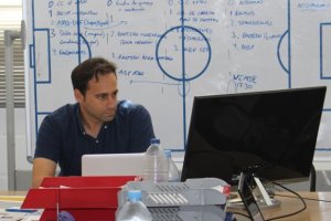 Fran Fernández trabajando en la planificación.