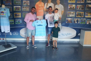 Miguel Brugarolas con el jugador celeste.