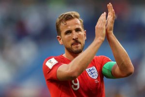 El capitán aplaude a su afición.