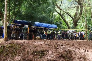 Imagen del operativo montado en torno a la cueva tailandesa.