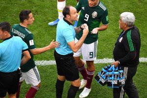 El colegiado español ha dirigido solo dos partidos.