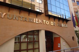 Desde 2015,  con la condena de Rogelio Mena, el Ayuntamiento de Albox ha atravesado varias crisis.