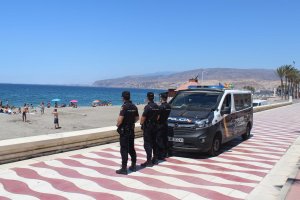 Agentes de Seguridad Ciudadana en el Paseo Marítimo
