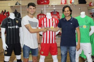 Ibán Andrés recibió a Alberto Toril en la tienda UDA.