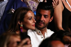 Paula Echevarría, con sus Lausett, y Miguel Torres, en una foto de Lecturas.