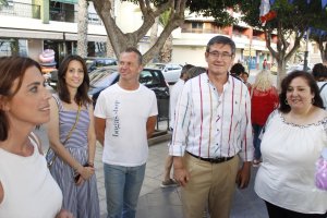 Manuel Cortés inaugurando el Mercado Marinero de Adra.