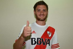 Arzura con la camiseta de River Plate.