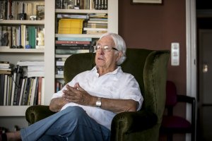 Carlos Pérez Siquier, en un momento de la entrevista en su casa de Almería