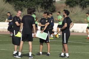 Fran Fernández con su cuerpo técnico.